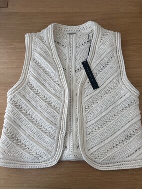 Elie Tahari Cream Crochet Open-Front Vest
